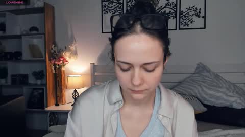 Snapshot of obsidiva chatting on 02.16.26 Elis online show from 02.16.26