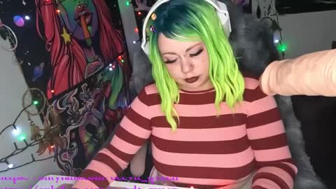 Snapshot of occvlt_qveen chatting on 12.10.24 occvlt qveen online show from 12.10.24