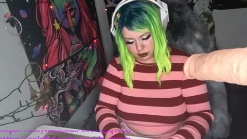 Snapshot of occvlt_qveen chatting on 12.20.24 occvlt qveen online show from 12.20.24