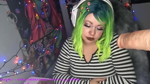 Snapshot of occvlt_qveen chatting on 12.22.24 occvlt qveen online show from 12.22.24