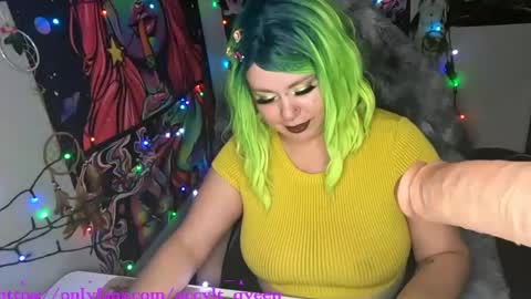 Snapshot of occvlt_qveen chatting on 12.29.24 occvlt qveen online show from 12.29.24