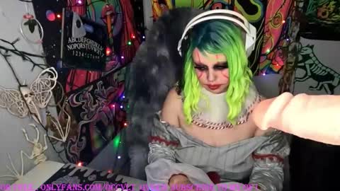 Snapshot of occvlt_qveen chatting on 10.24.25 occvlt qveen online show from 10.24.25