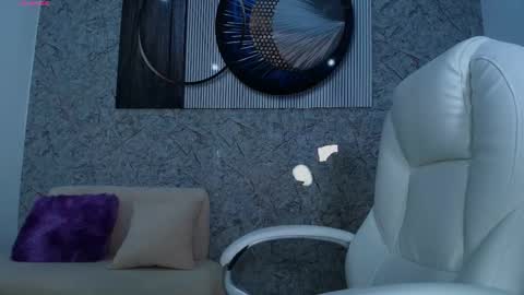 independent model online show from 10.28.25