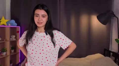 Snapshot of octaviaamos chatting on 10.28.25 Monica online show from 10.28.25