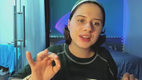 Snapshot of octopussy69x chatting on 12.30.24 Evie online show from 12.30.24