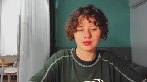 Snapshot of octopussy69x chatting on 01.18.25 Evie online show from 01.18.25