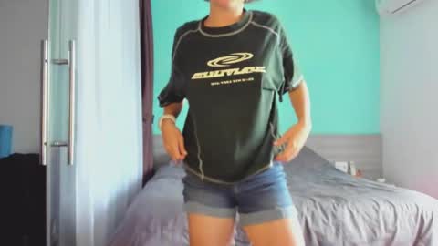 Snapshot of octopussy69x chatting on 02.04.25 Evie online show from 02.04.25