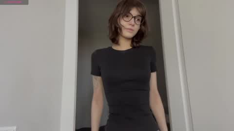 Snapshot of odettehatt chatting on 04.12.26 Thea online show from 04.12.26