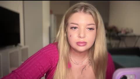 Snapshot of odriolsen chatting on 11.29.25 Odri online show from 11.29.25