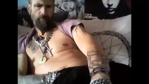 Snapshot of oedipe666 chatting on 11.04.25 oedipe666cam online show from 11.04.25