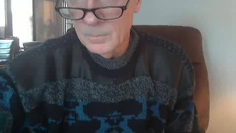 Snapshot of office_slr chatting on 12.25.24 Officer online show from 12.25.24