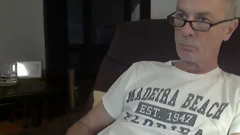 Snapshot of office_slr chatting on 12.28.24 Officer online show from 12.28.24