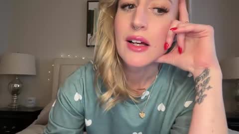 Snapshot of officiallyonlytams chatting on 01.22.25 Tams online show from 01.22.25