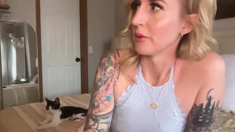 Snapshot of officiallyonlytams chatting on 11.21.25 Tams online show from 11.21.25