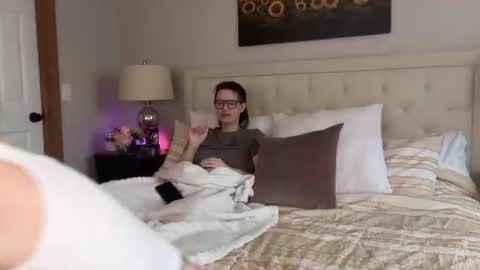 Snapshot of officiallyonlytams chatting on 11.24.25 Tams online show from 11.24.25