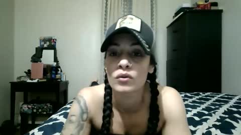 Snapshot of oglitcouple chatting on 12.21.25 Lit en Cama online show from 12.21.25