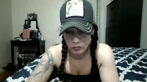 Snapshot of oglitcouple chatting on 12.23.25 Lit en Cama online show from 12.23.25