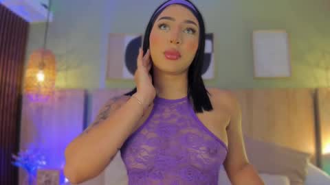 Snapshot of oh_hollyy chatting on 10.07.25 Holly online show from 10.07.25