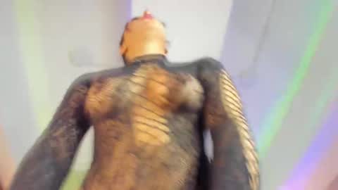 Snapshot of oh_hollyy chatting on 10.21.25 Holly online show from 10.21.25