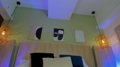 Snapshot of oh_hollyy chatting on 11.19.25 Holly online show from 11.19.25