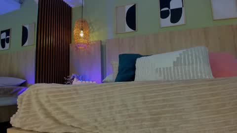 Snapshot of oh_hollyy chatting on 11.24.25 Holly online show from 11.24.25