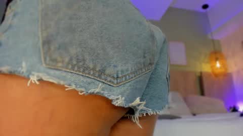 Snapshot of oh_hollyy chatting on 11.25.25 Holly online show from 11.25.25