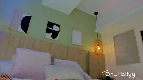 Snapshot of oh_hollyy chatting on 12.16.25 Holly online show from 12.16.25