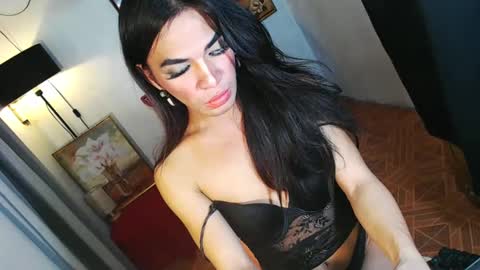 IM CHIE  DONT FORGET TO FOLLOW ME  MAKE ME SMILE HERE  THUMB UP FOR 25TOK  online show from 12.16.24