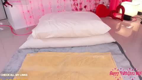 ohyesly_ online show from 02.12.26