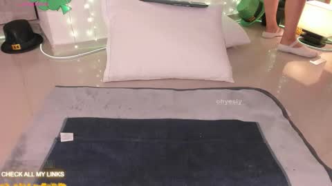 ohyesly_ online show from 03.04.26