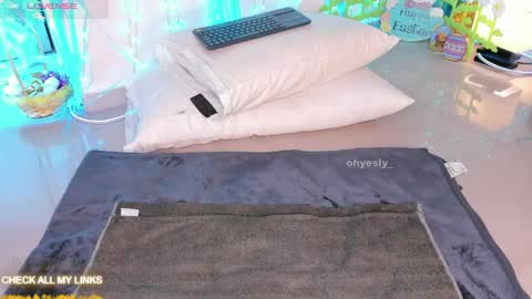 ohyesly_ online show from 04.06.26