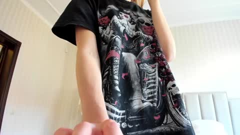 Snapshot of oksanafedorova chatting on 09.17.25 Welcome to my fans page online show from 09.17.25