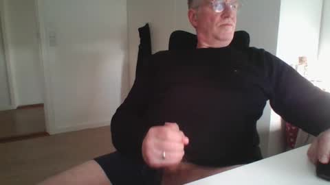 Snapshot of oldth chatting on 01.08.25 oldth online show from 01.08.25