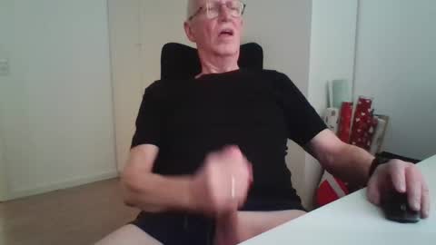 Snapshot of oldth chatting on 01.14.26 oldth online show from 01.14.26