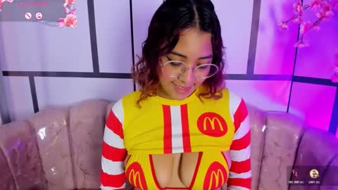 Snapshot of olivejoness_ chatting on 10.22.25 olive online show from 10.22.25