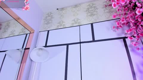 Snapshot of olivejoness_ chatting on 11.13.25 olive online show from 11.13.25