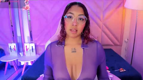 Snapshot of olivejoness_ chatting on 12.15.25 olive online show from 12.15.25