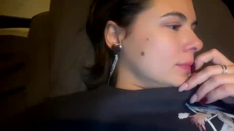 Snapshot of olivepeach chatting on 01.07.25 Oil online show from 01.07.25