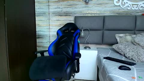 Snapshot of oliver__brown chatting on 02.23.25 Oliver online show from 02.23.25