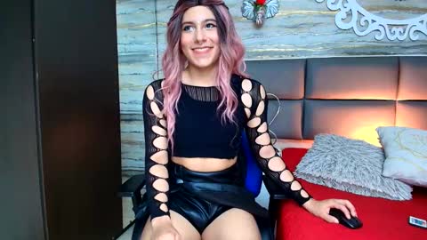 Snapshot of oliver__brown chatting on 03.08.25 Oliver online show from 03.08.25