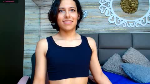 Snapshot of oliver__brown chatting on 11.21.25 Oliver online show from 11.21.25