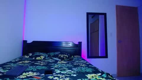 Snapshot of oliver_and_megan chatting on 12.02.25 Oliver and MeganIndependent online show from 12.02.25