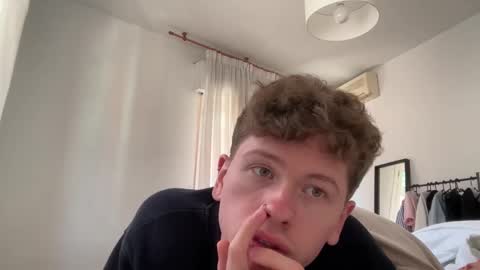 Snapshot of oliver_and_thomas chatting on 09.24.25 Oliver and Thomas online show from 09.24.25