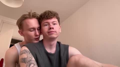 Snapshot of oliver_and_thomas chatting on 09.25.25 Oliver and Thomas online show from 09.25.25