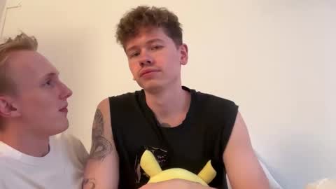 Snapshot of oliver_and_thomas chatting on 09.30.25 Oliver and Thomas online show from 09.30.25