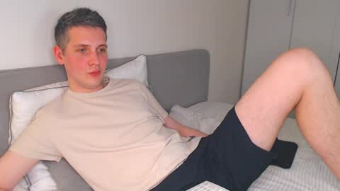 Snapshot of oliver_hort chatting on 04.19.26 Oliver online show from 04.19.26