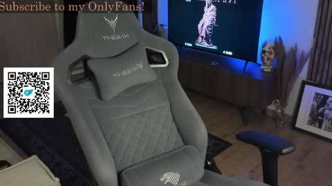 Snapshot of oliverrgroove chatting on 10.24.25 oliverrgroove online show from 10.24.25