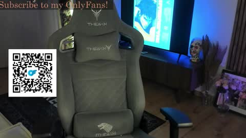 Snapshot of oliverrgroove chatting on 10.30.25 oliverrgroove online show from 10.30.25