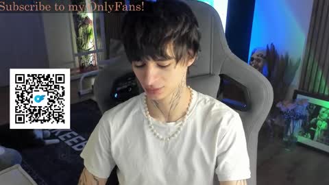 Snapshot of oliverrgroove chatting on 10.31.25 oliverrgroove online show from 10.31.25