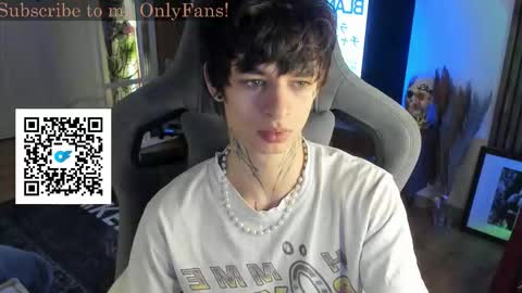 Snapshot of oliverrgroove chatting on 11.04.25 oliverrgroove online show from 11.04.25